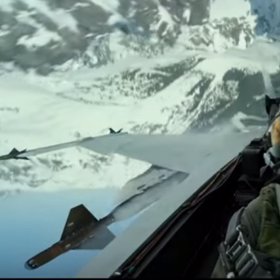 Top Gun: Maverick by měl přijít do kin v létě.