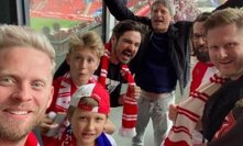 Mistrovská Slavia: Hvězdy v Edenu křepčily v hledišti, Prachař se nechal potetovat