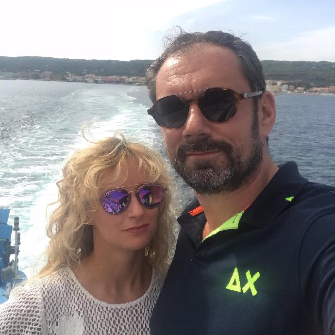 Lucie Hunčárová a Emanuele Ridi u moře.