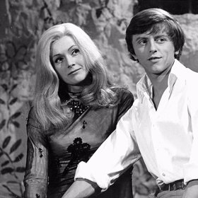 Václav Neckář jako princ v Šíleně smutné princezně. Tady ho obdivovaly tisíce žen.