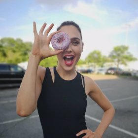 Krásná Gal sloužila i v armádě.