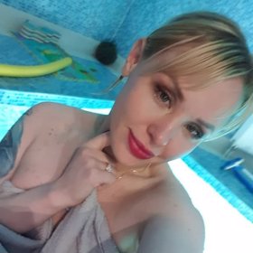 V roce 2014 ji dva muži uvěznili v bytě, kde ji několik hodin znásilňovali a bili.