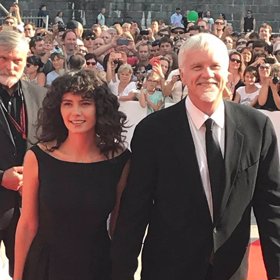 Hvězda Tim Robbins na karlovarském červeném koberci