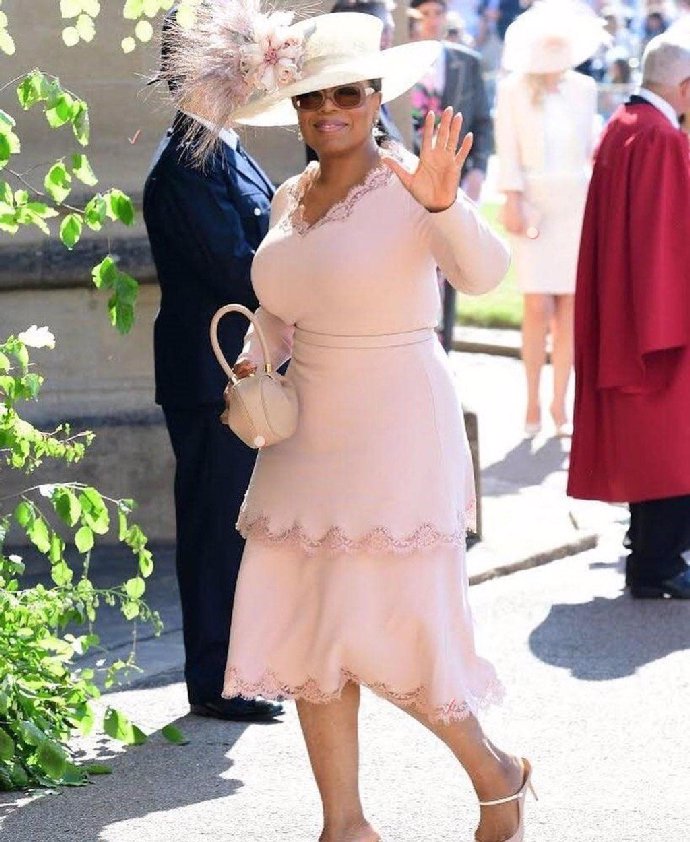 Oprah Winfrey patřila mezi blízké přátelé Meghan Markle. V roce 2018 byla hostem na jejich svatbě. 