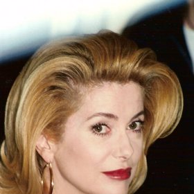Jeho modely si například oblíbila herečka Catherine Deneuve.