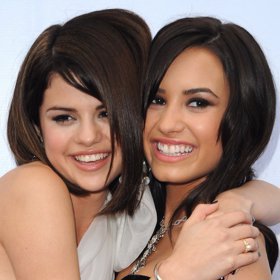 Jejich přátelství nabralo na obrátkách, když společně začaly pracovat pro Disneyho.