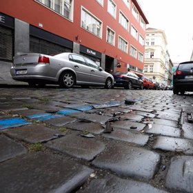 Nadějný fotbalový hráč sice za volantem neseděl, byl ale pasažérem sraženého automobilu.