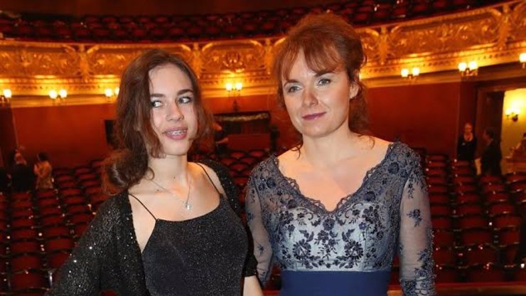 Galerie Anna Dvořáková o dětství Největší vliv na její výchovu měl