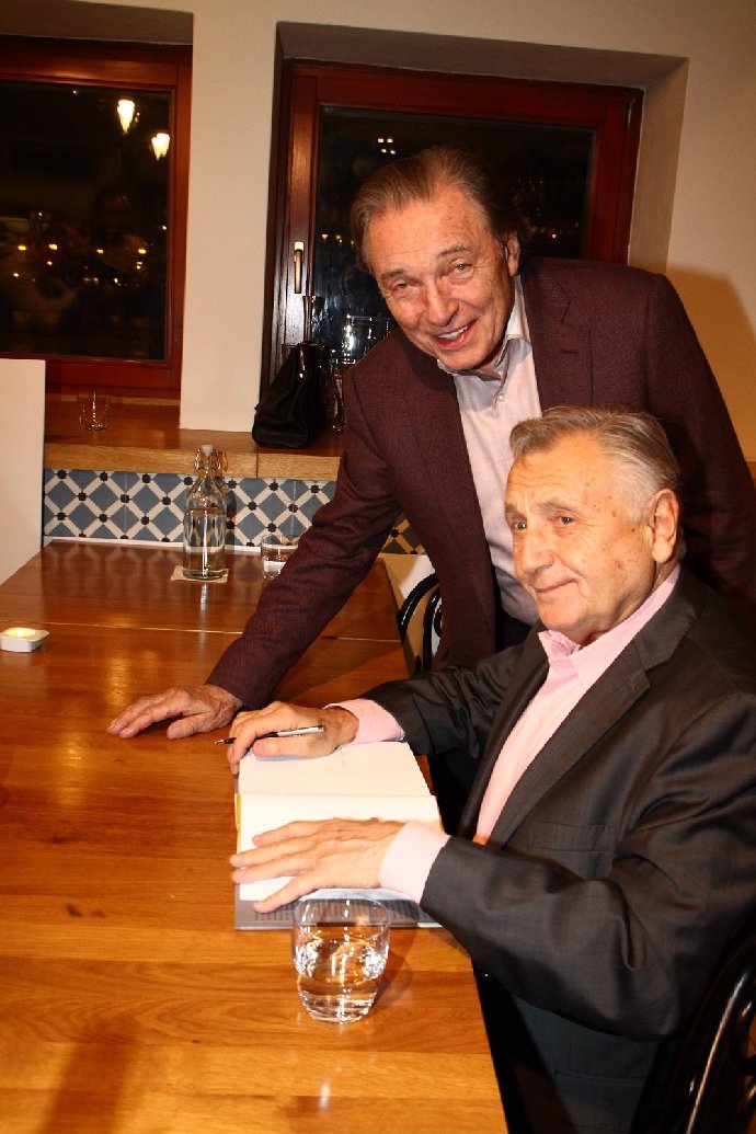 Jeho fanouškem byl i nedávno zesnulý zpěvák Karel Gott.