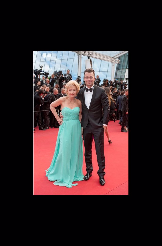 Leoš s maminkou na červeném koberci v Cannes.