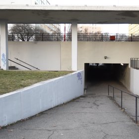 Brutální čin se odehrál také v zastavárně v podchodu pod Novodvorskou ulicí, a to v roce 1998.