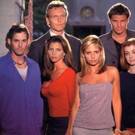 Herci ze seriálu Buffy, přemožitelka upírů.