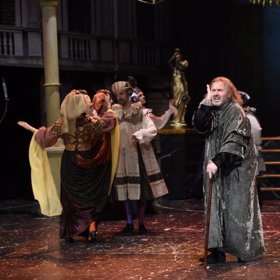 Boj mezi bohem a ďáblem je opravdu věčný.