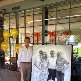 Babiš se radoval z obrazu, který dostal.