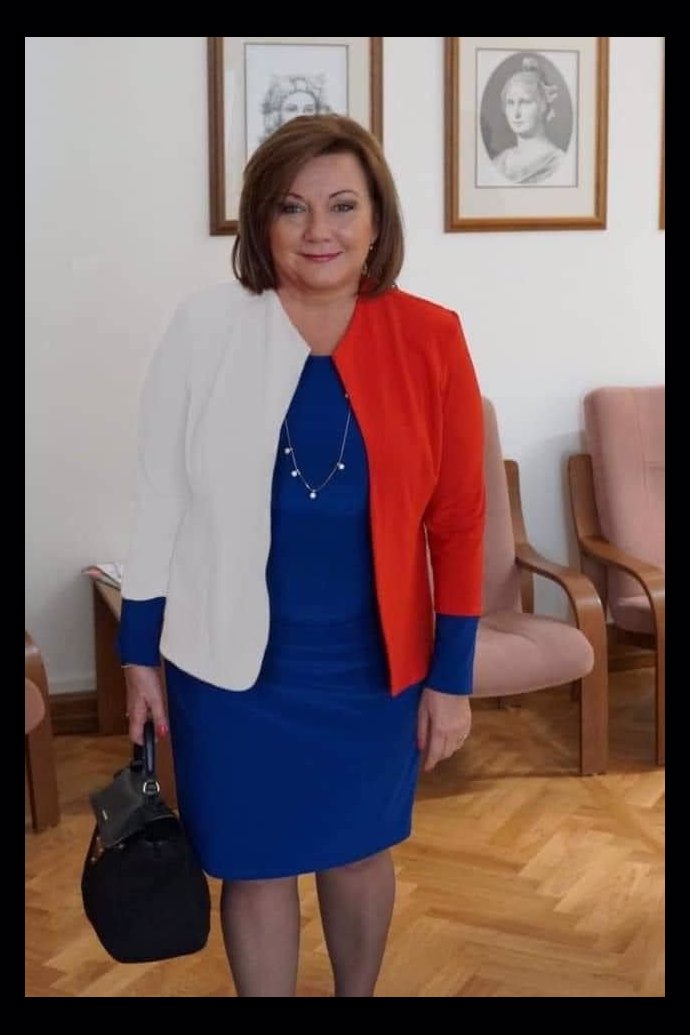 Alena Schillerová ve vlasteneckých barvách.
