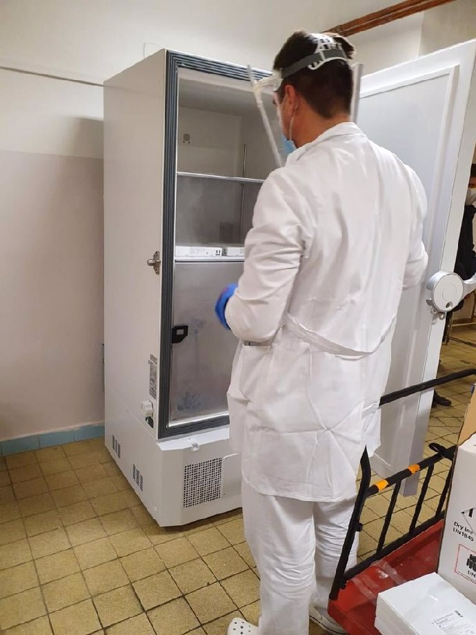 S vakcínami je zacházeno s nejvyšší opatrností.
