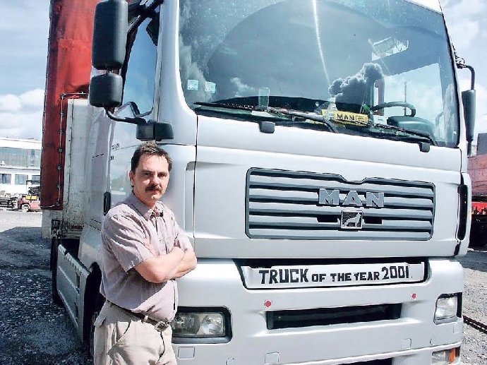 Broněk Černý se minimálně donedávna živil jako řidič kamionu.