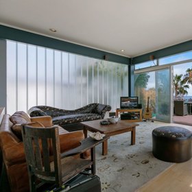 Její matka dům koupila za 4,8 milionu dolarů, tedy zhruba 108 milionů korun.