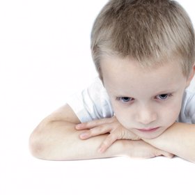 „Jednoho dne můj syn začal koukat do rohu místnosti a ptal se, proč na nás ten pán s hlavou nakřivo tak divně kouká. Napodobil ho a vypadalo to přesně jako oběšený člověk. Vyděsila jsem se.“