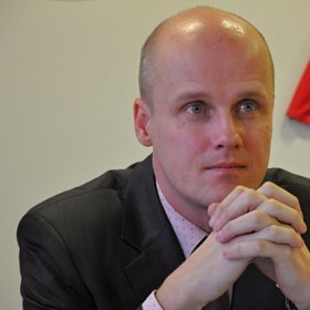 Nakažený má pravděpodobně rodinné vazby na šéfa pražské policie Eduarda Šustera.