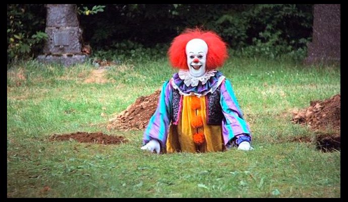 Ztvárnil také děsivého klauna Pennywise. 