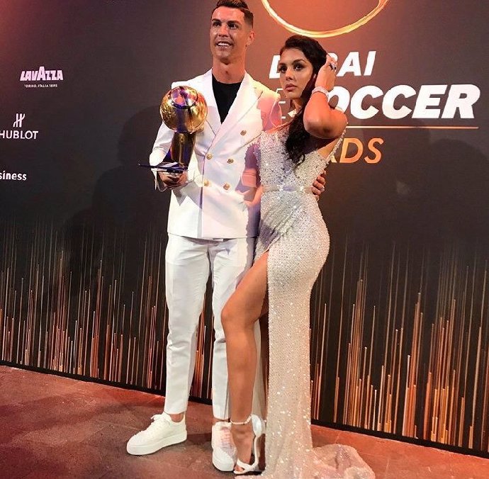 Georgina Rodríguez a Cristiano Ronaldo.