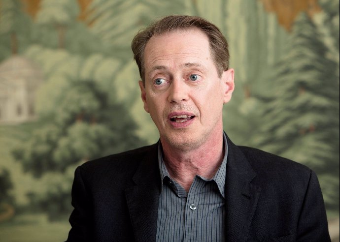 Steve Buscemi hrál v reklamě galaktického vládce. 