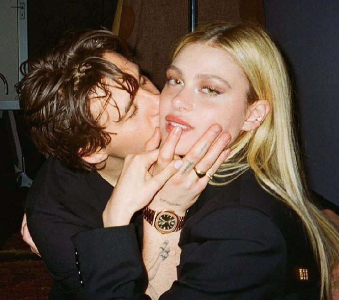 Brooklyn Beckham tvoří pár s Nicolou již od roku 2019.