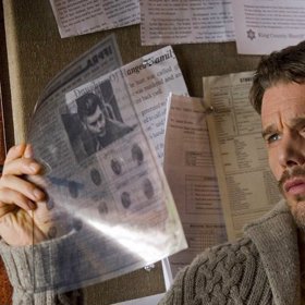 Pátrá po vrahovi, poštve proti sobě a rodině ale něco mnohem horšího.