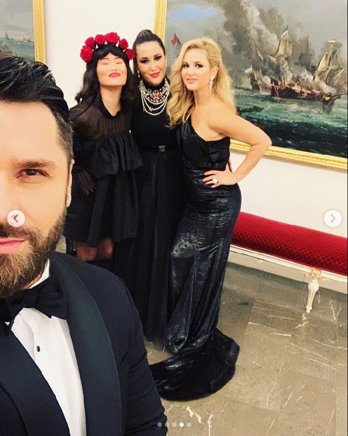 Na Instagramu se pochlubila selfíčky.
