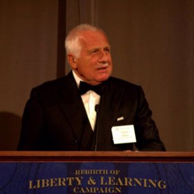 Václav Klaus do Varů letos opět nedorazil.