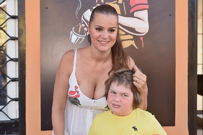 Ornella musela vzít Quentina do barber shopu.