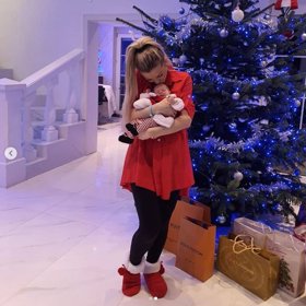 Štědrý den slavili s Karlosem a Lilinkou u vánočního stromečku.