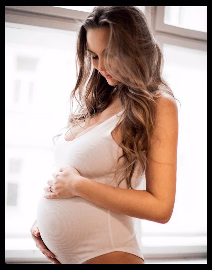 Nikola během těhotenství. 