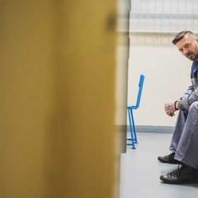 Tomáš Řepka ve vězeňském mundúru.