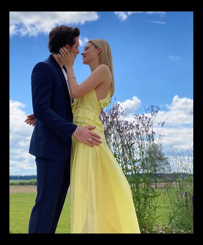 Brooklyn Beckham se svými rodiči nemluví. Hezký vztah naopak udržuje s rodiči své manželky Nicoly Peltz.