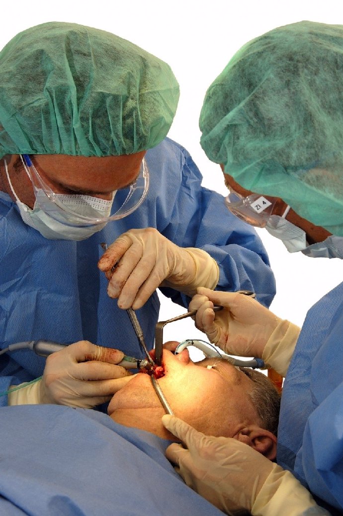 Projekt sestává z několika různých experimentálních terapií, od peptidové léčby až po transplantaci prasečích orgánů.