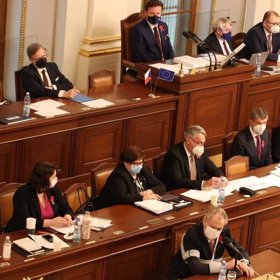 Schillerová plánuje stáhnout deficit státního rozpočtu o 120 miliard. 