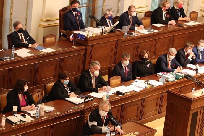 Schillerová plánuje stáhnout deficit státního rozpočtu o 120 miliard. 