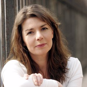 V dospělosti přesídlila do Německa.