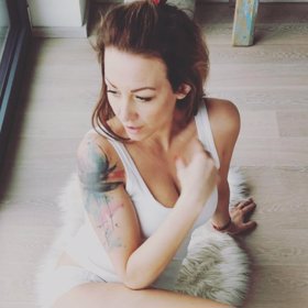 Nijak ale netruchlí. Agáta Hanychová říká, že je jí fajn.