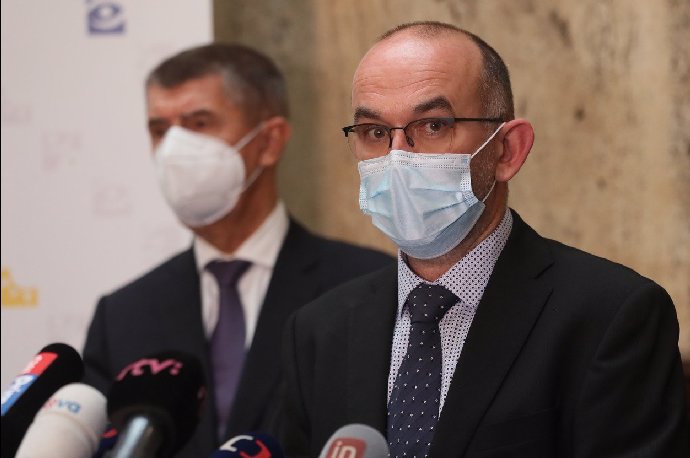 Andrej Babiš prý neví o žádném doporučení přerušení očkování na koronavirus.