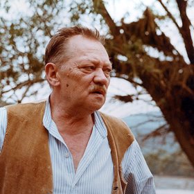 Rudolf Hrušínský ve filmu Smrt krásných srnců.