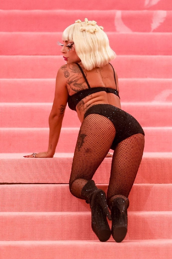 Lady Gaga se toho občas nebojí.