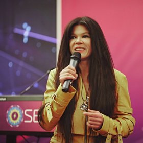 Její song Wild Dances byl dlouho hitem.