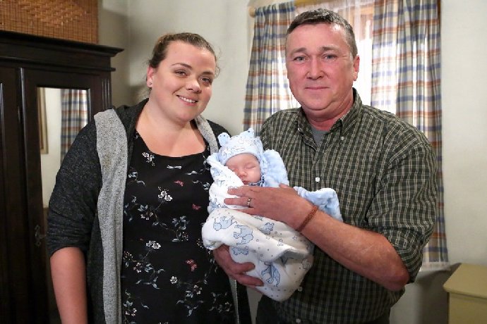 Lucie Polišenská a Martin Sitta v seriálu Slunečná.