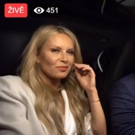 Simona Krainová v tom jede taky.