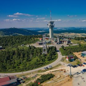 Skiareál Klínovec: Aktivní dovolená na střeše Krušných hor. Co si můžete užít?