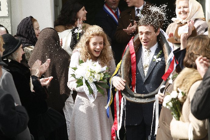 Andrea Růžičková a Roman Vojtek v seriálu Vyprávěj.