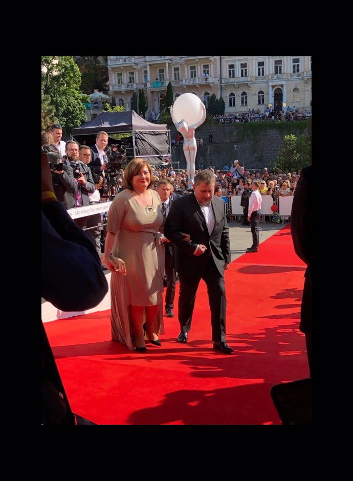 Alena Schillerová s manželem na Karlovarském filmovém festivalu.
